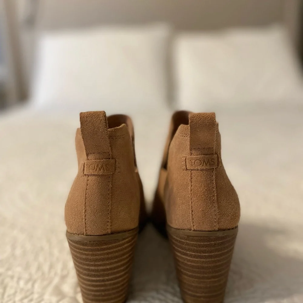 Toms Tan Ankle Booties - Picture 4 of 8